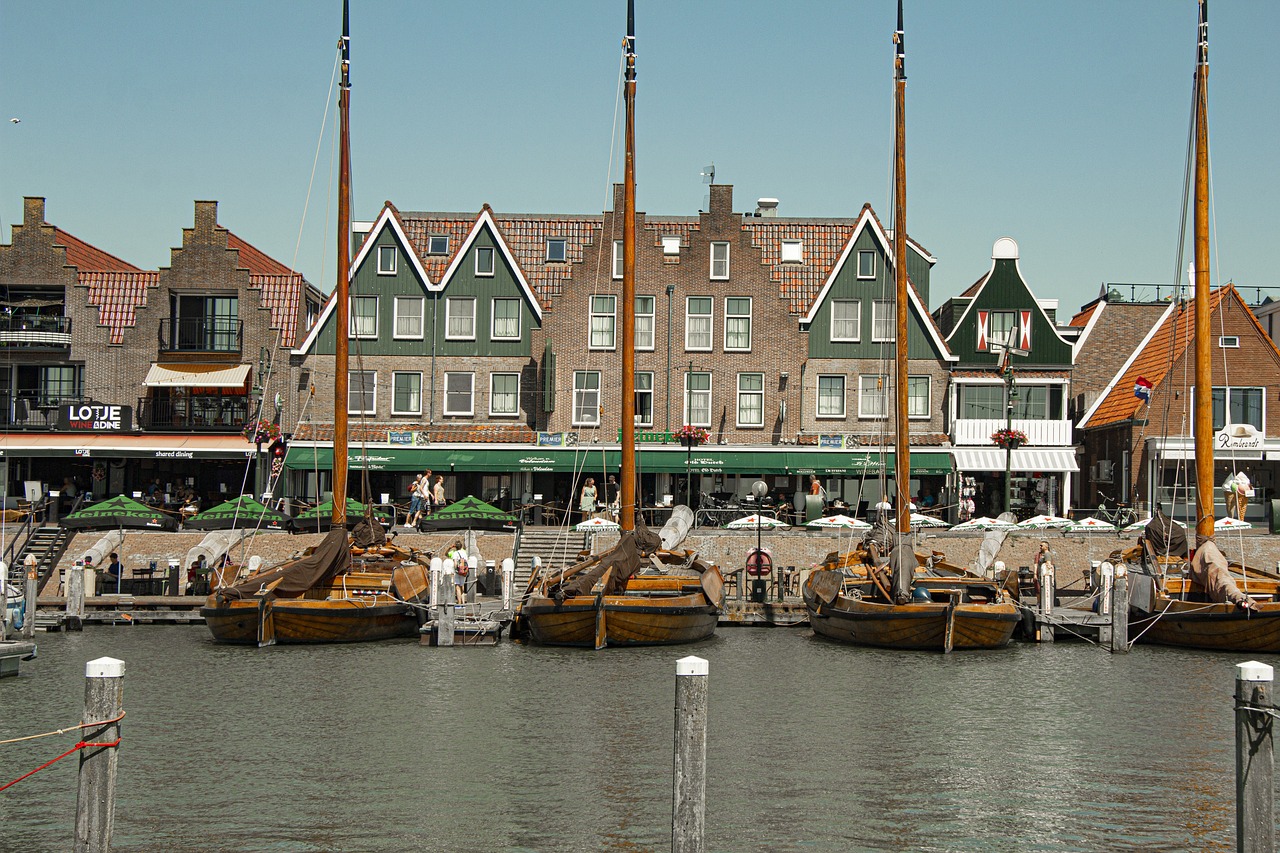 5 pittoreske Nederlandse dorpen en stadjes die de oudheid goed bewaard hebben